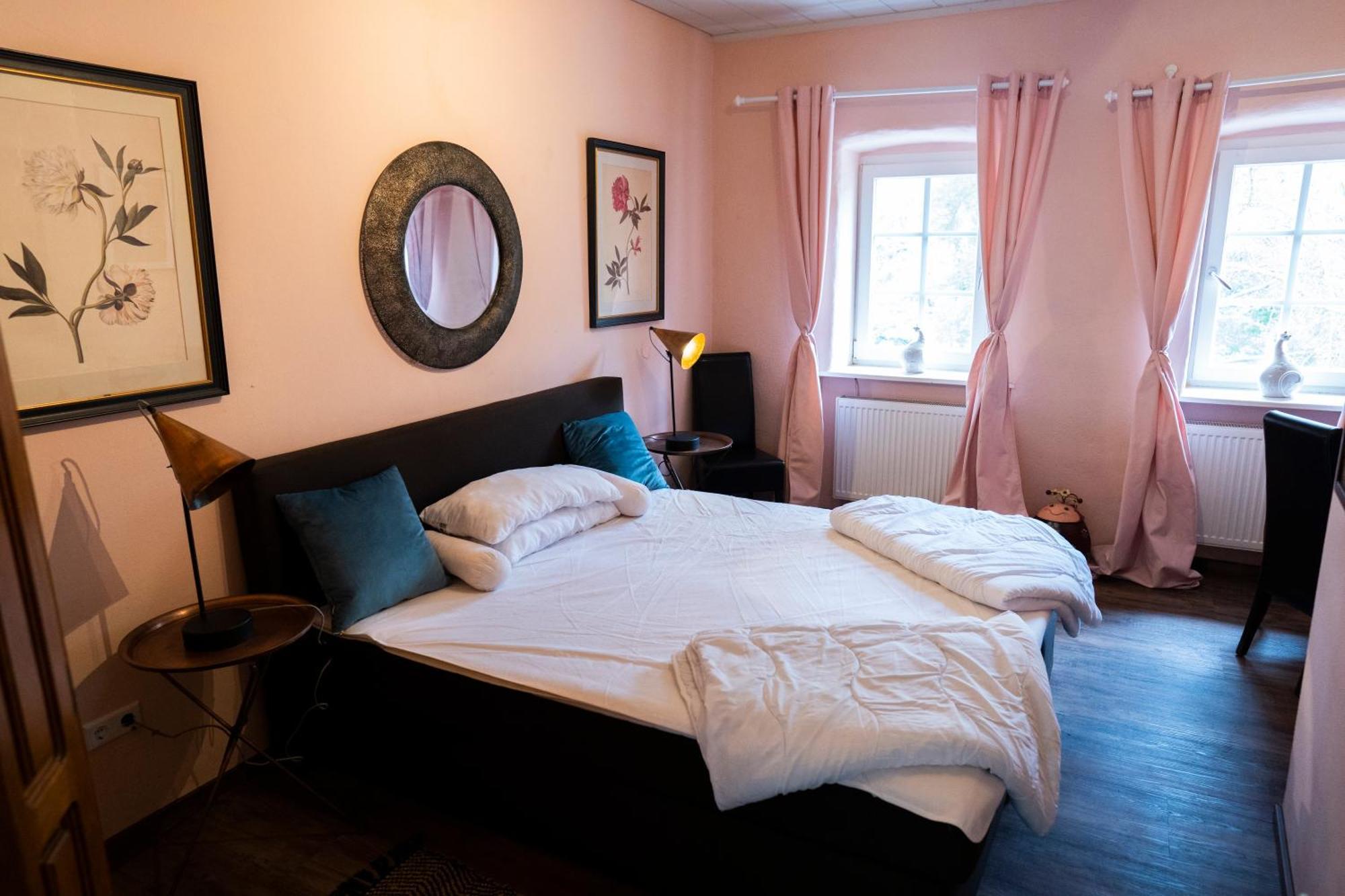 Hotel Und Restaurant Halbinsel 블리에스카스텔 외부 사진